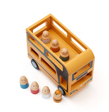 Ξύλινο λεωφορείο με επιβάτες