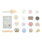 Ξύλινη διώροφη πιατέλα με γλυκίσματα