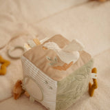 Υφασμάτινος κύβος δραστηριοτήτων Newborn Naturals