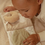 Υφασμάτινο βιβλιαράκι δραστηριοτήτων Newborn Naturals