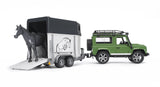 Land Rover με τρέιλερ αλόγου & άλογο